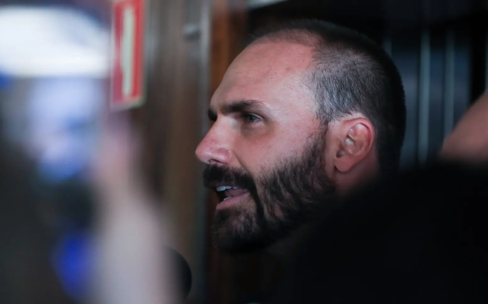 Imagem da notícia: STF decide por unanimidade tornar réu Eduardo Bolsonaro por coação