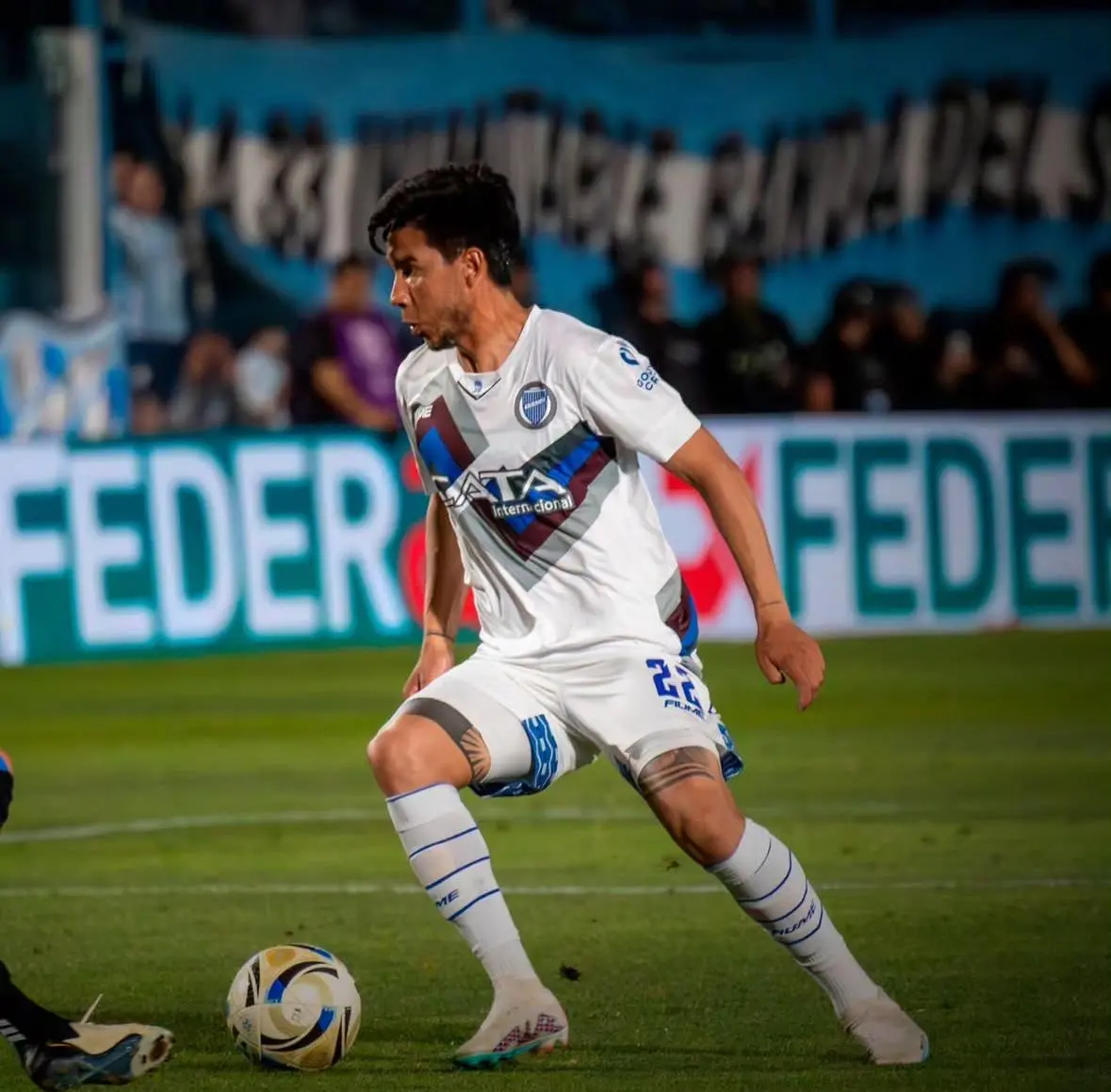 Imagem da notícia Ex-Fortaleza, Pol Fernández é rebaixado com o Godoy Cruz para a 2ª divisão da Argentina