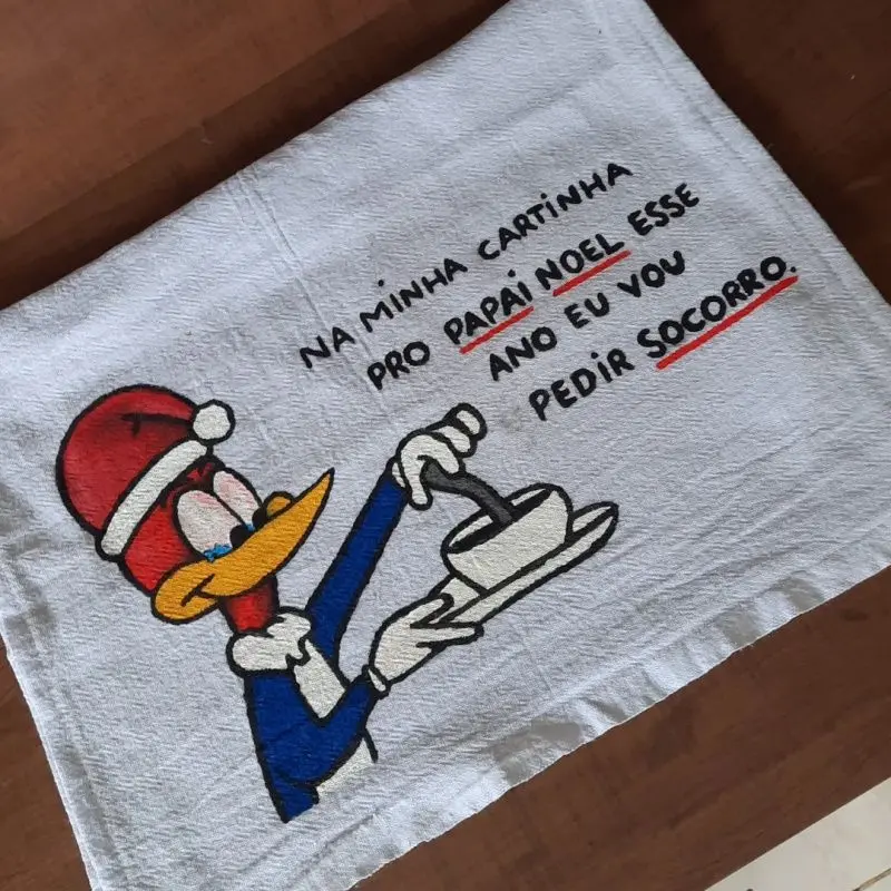 Imagem da notícia Artesã viraliza com panos de prato 'desmotivacionais'