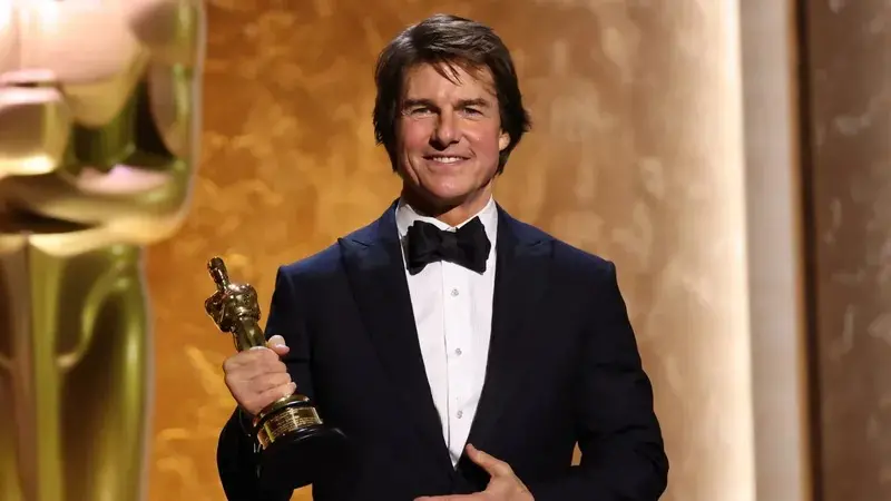 Imagem da notícia Tom Cruise recebe o primeiro Oscar da carreira com prêmio honorário