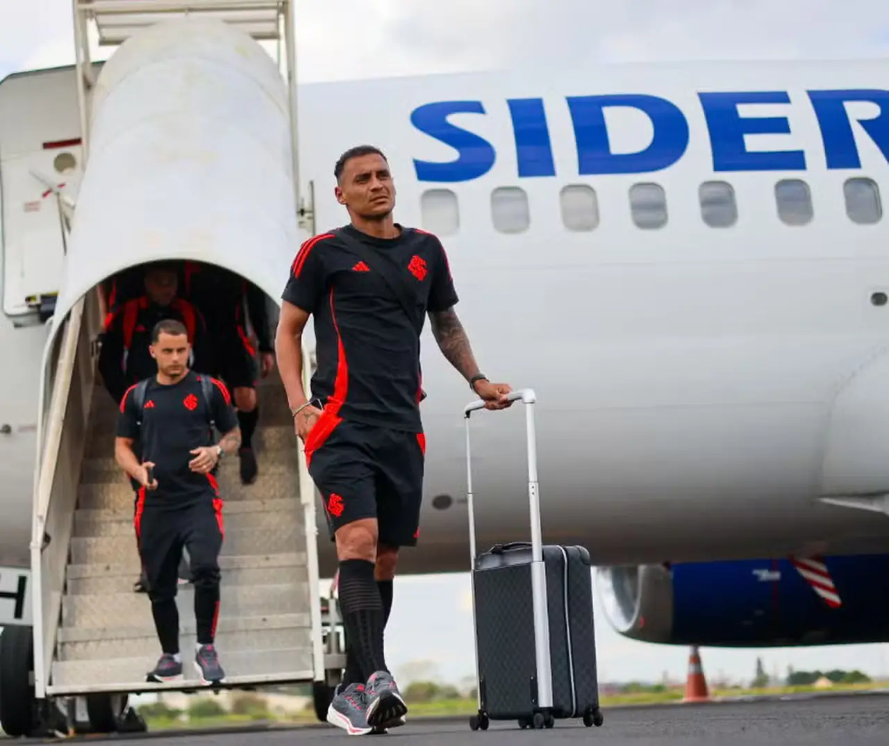 Imagem da notícia Internacional antecipa viagem do elenco para jogo com Ceará; veja provável escalação