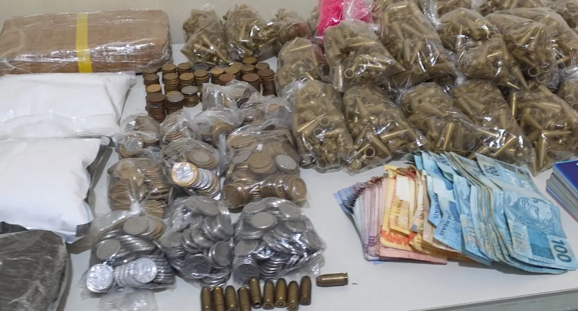 Parte do material apreendido pela Polícia