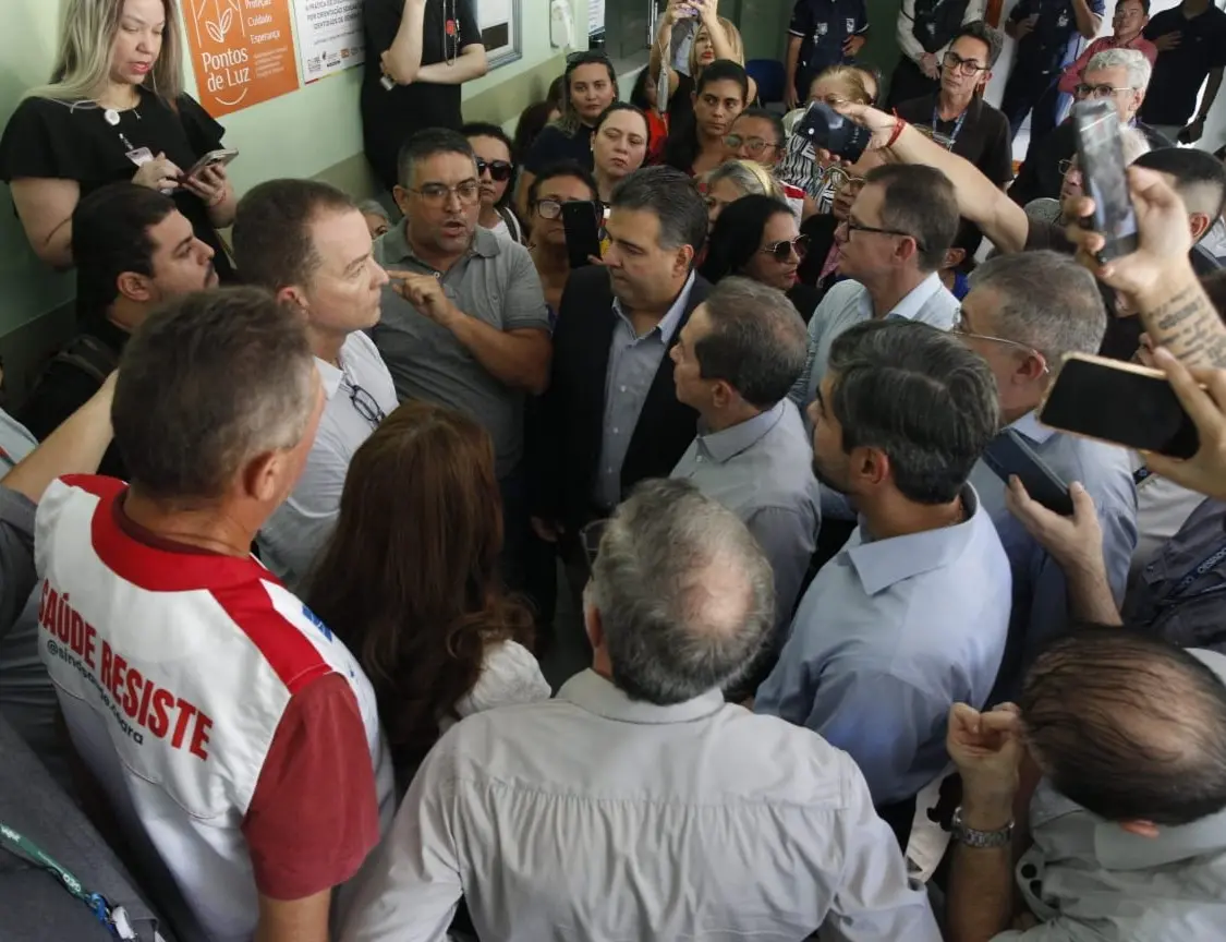 Imagem da notícia: Oposição da Alece visita Hospital César Cals, conversa com a direção e cobra laudos para reabertura