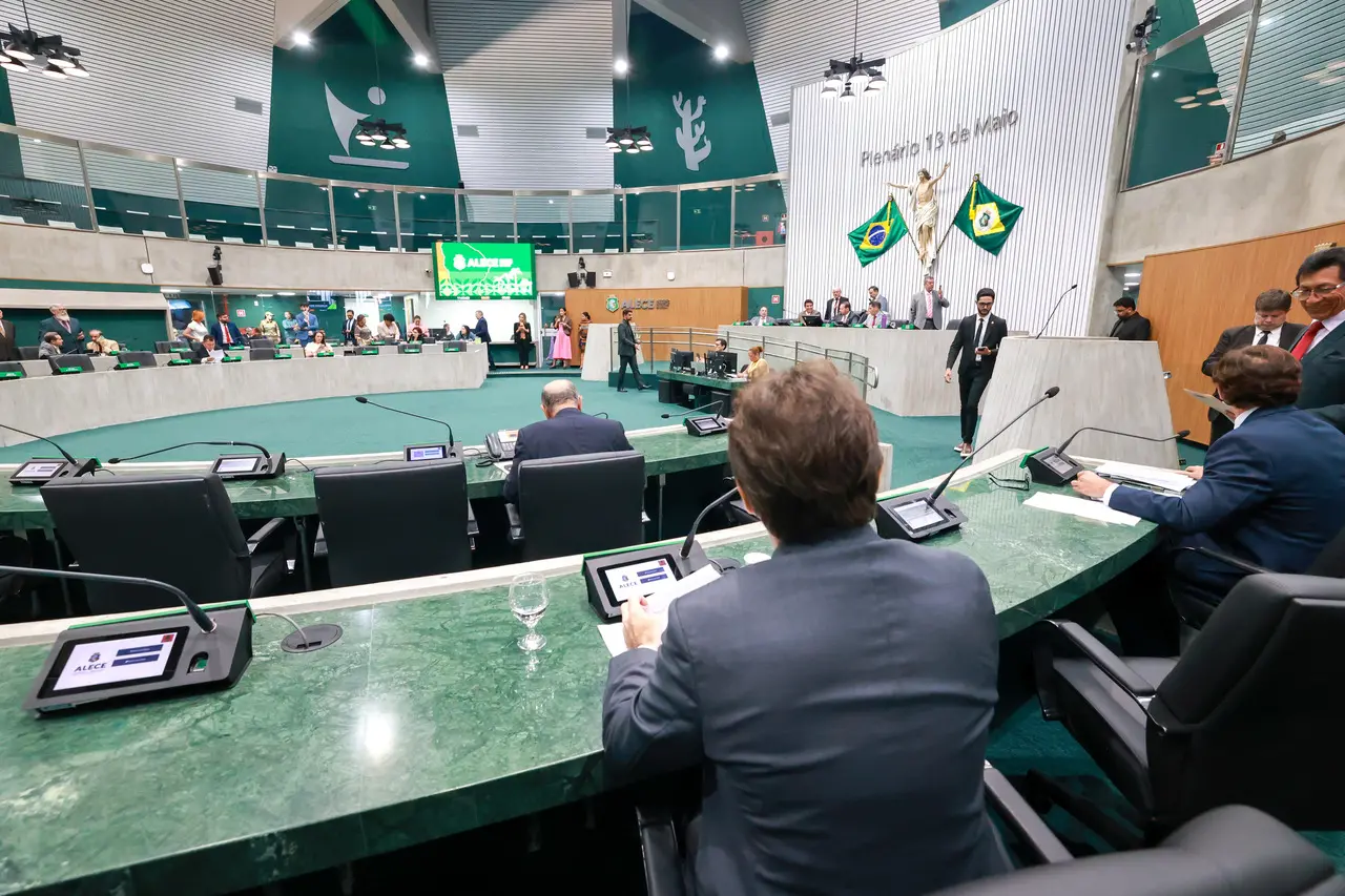 Imagem da notícia Alece aprova projeto de formação de líderes estudantis e bolsas para egressos da rede estadual