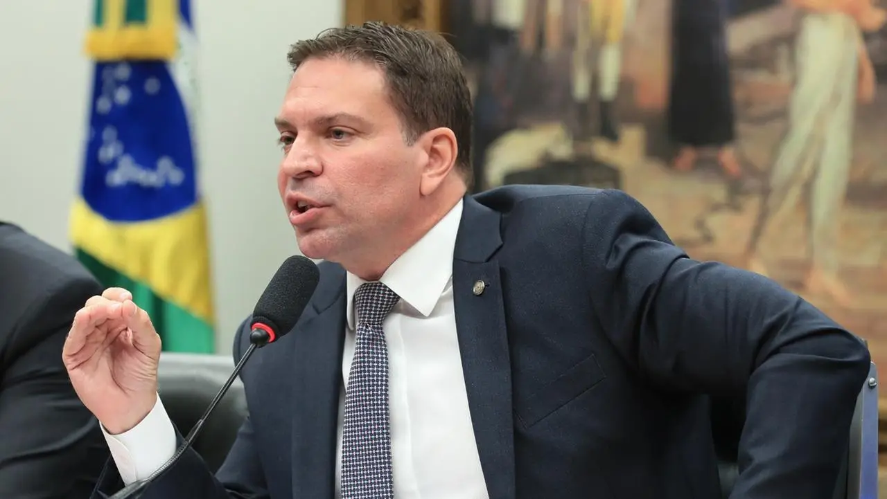 Imagem da notícia: Alexandre Ramagem é investigado pela PF por suspeita de fuga para os Estados Unidos