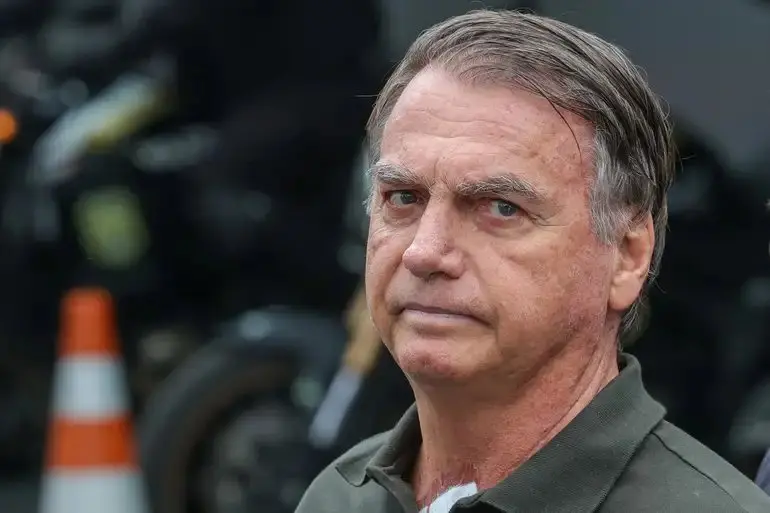 Imagem da notícia: Preso na sede da PF, Bolsonaro passará por audiência de custódia no domingo (23)