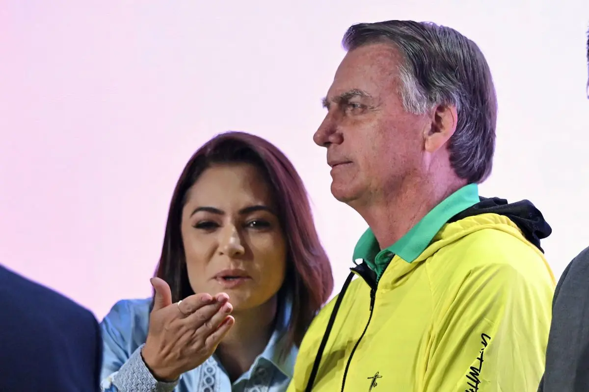 Imagem da notícia Moraes autoriza visita de Michelle a Bolsonaro na prisão