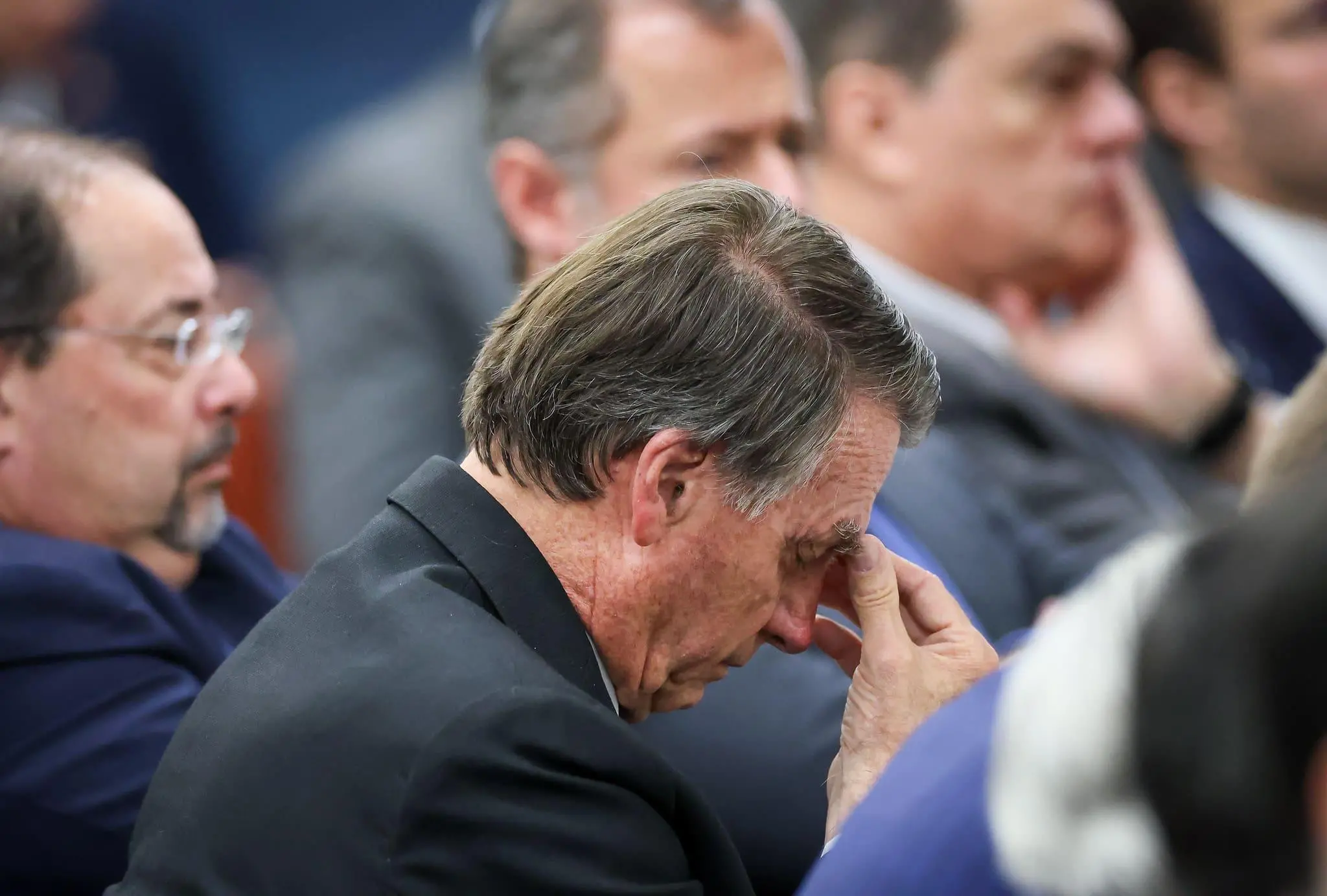 Imagem da notícia Quais remédios Bolsonaro diz terem causado a 'paranoia' que o fez violar a tornozeleira