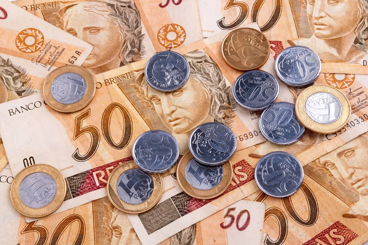 Moedas e cédulas de reais