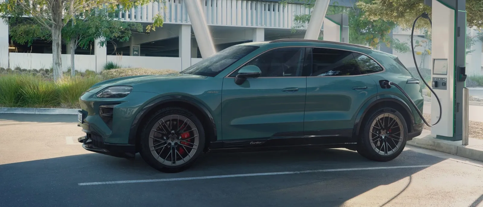 Porsche Cayenne eletrificado é o modelo de luxo mais emplacado no Ceará.