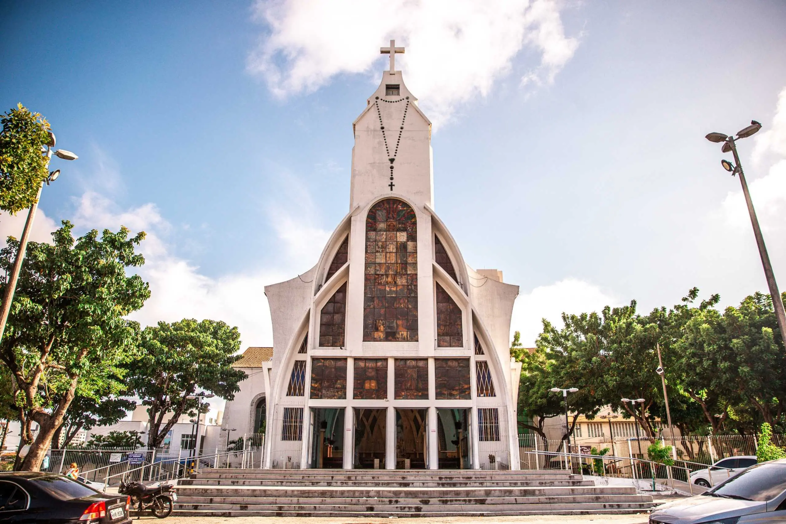Imagem da notícia: Igreja de Fátima, em Fortaleza, proíbe intenções para políticos em missas 