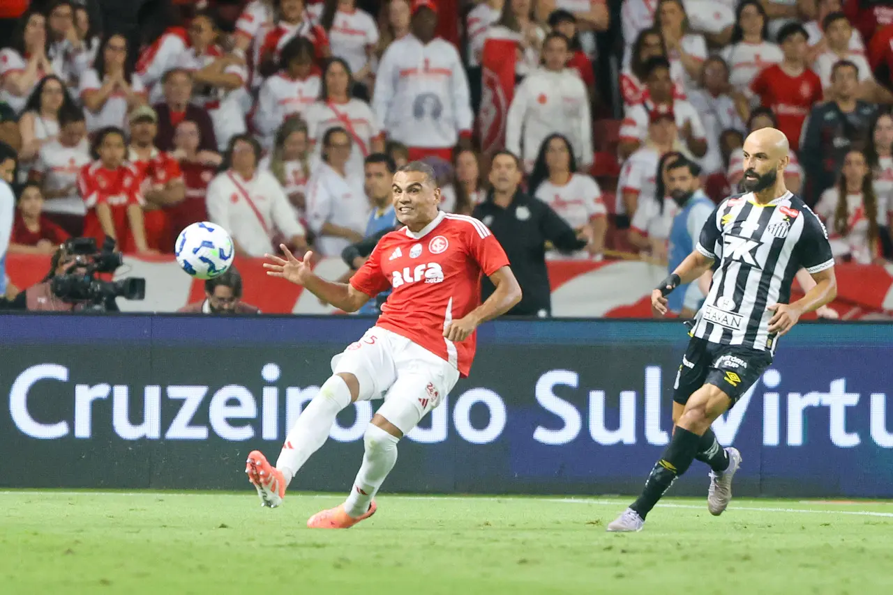 Imagem da notícia Empate entre Inter e Santos causa pouco prejuízo aos cearenses na Série A; entenda