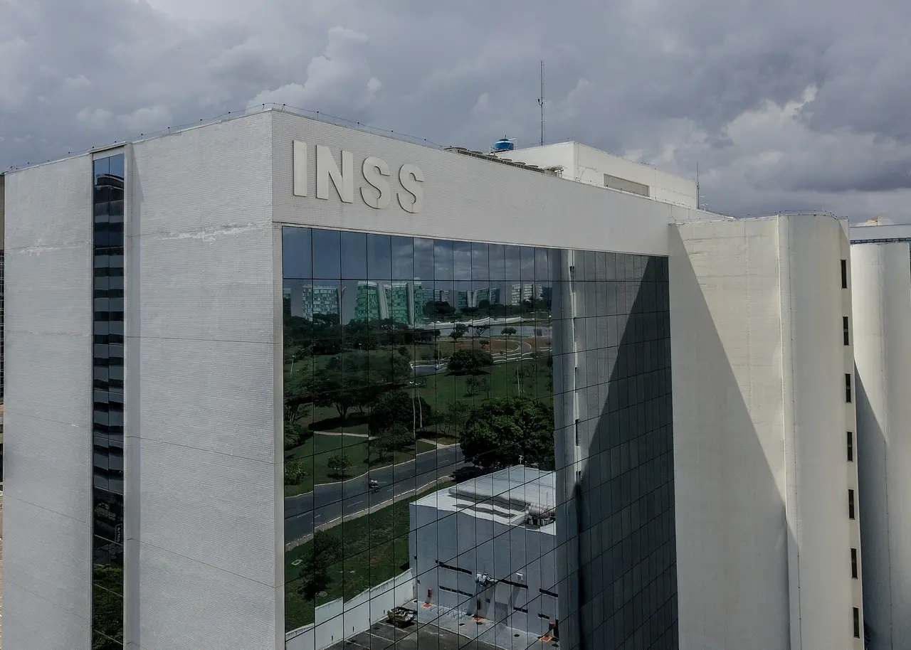 Imagem da notícia: STF derruba 'revisão da vida toda' do INSS