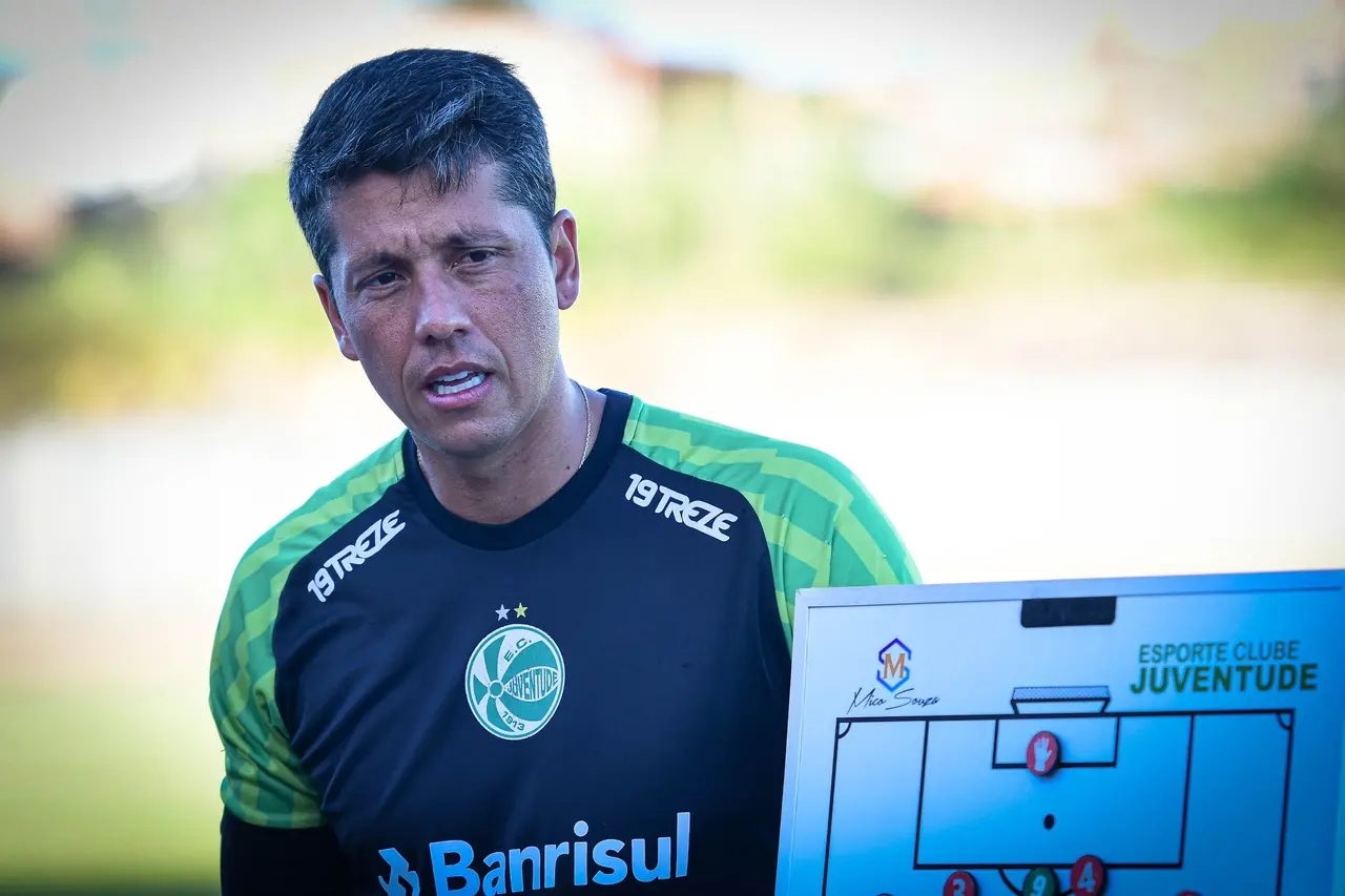 Imagem da notícia Sport negocia contratação de técnico Thiago Carpini, do Juventude