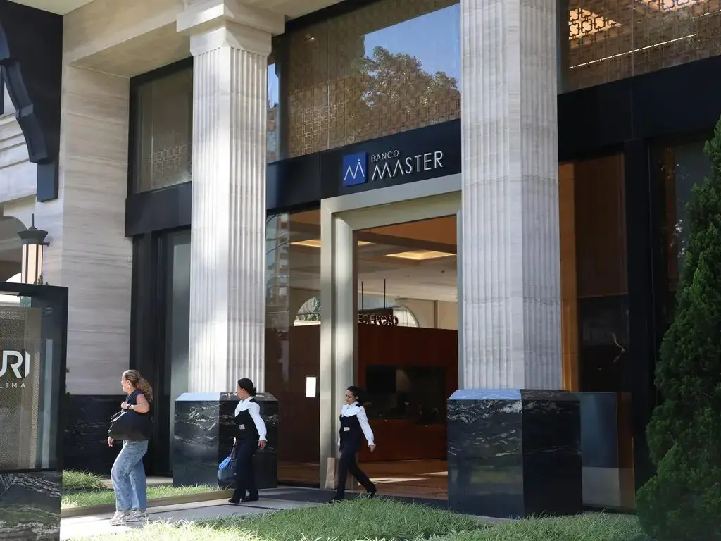 Imagem da notícia: Colapso do Banco Master assusta investidores cearenses: 'A gente nunca imagina que vai acontecer'