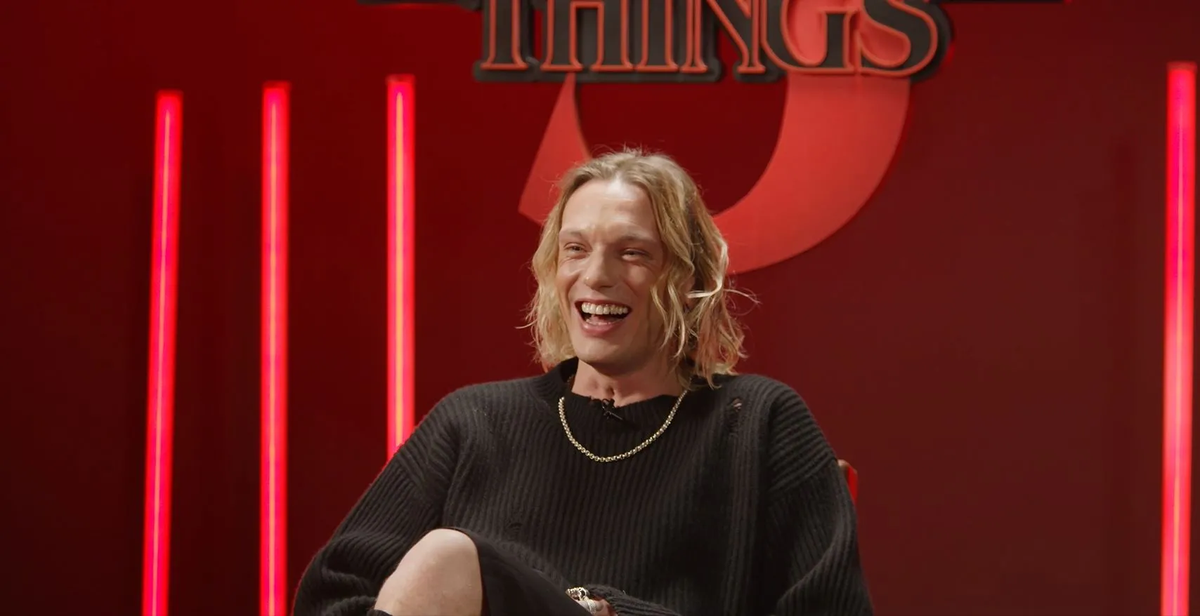 Jamie Campbell Bower falou sobre teorias dos fãs para a primeira parte dos episódios da 5ª temporada.