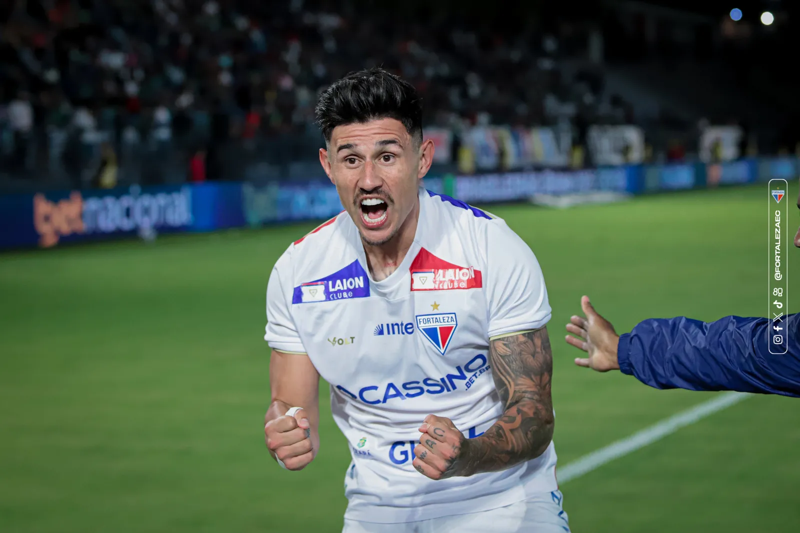 Bareiro comemora gol marcado pelo Fortaleza diante do Bragantino