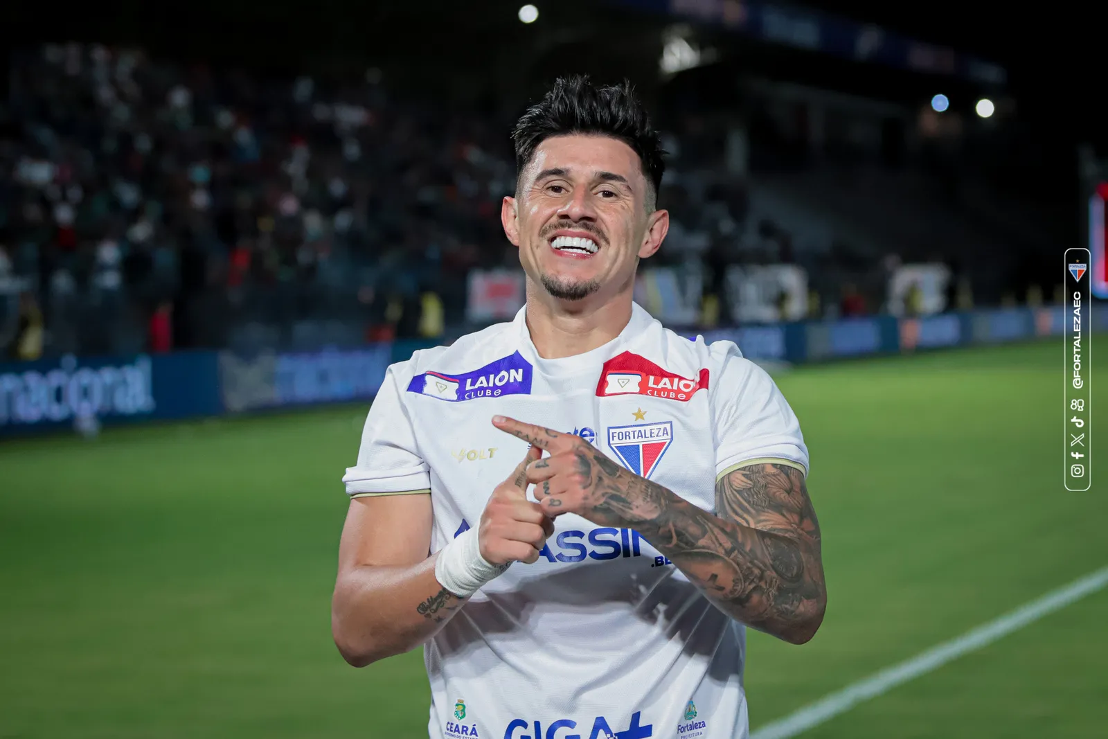 O Fortaleza venceu o Bragantino com do centroavante paraguaio Adam Bareiro