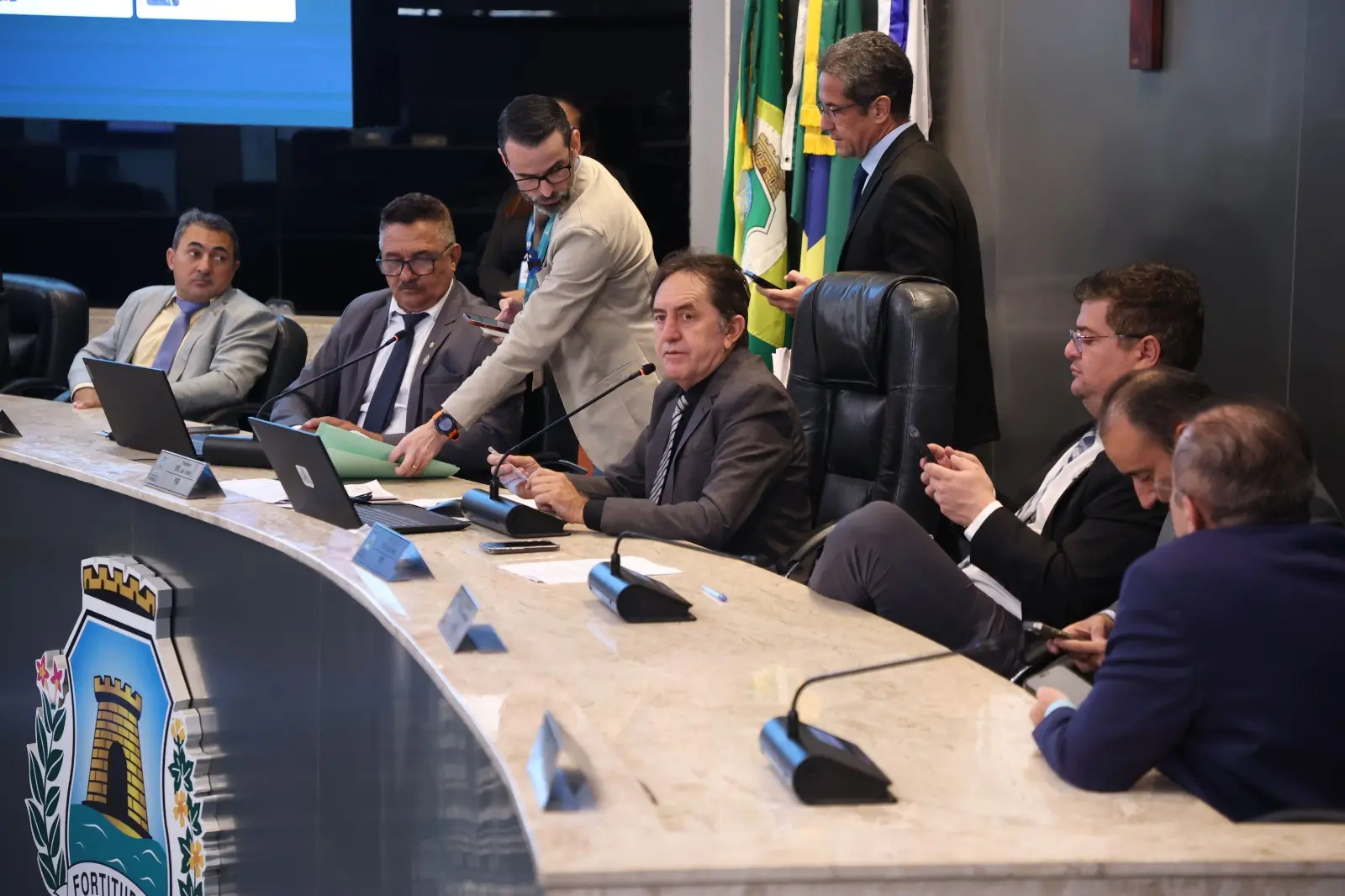 Imagem da notícia: Vereadores de Fortaleza aprovam ajustes no IPTU e na taxa de iluminação; entenda