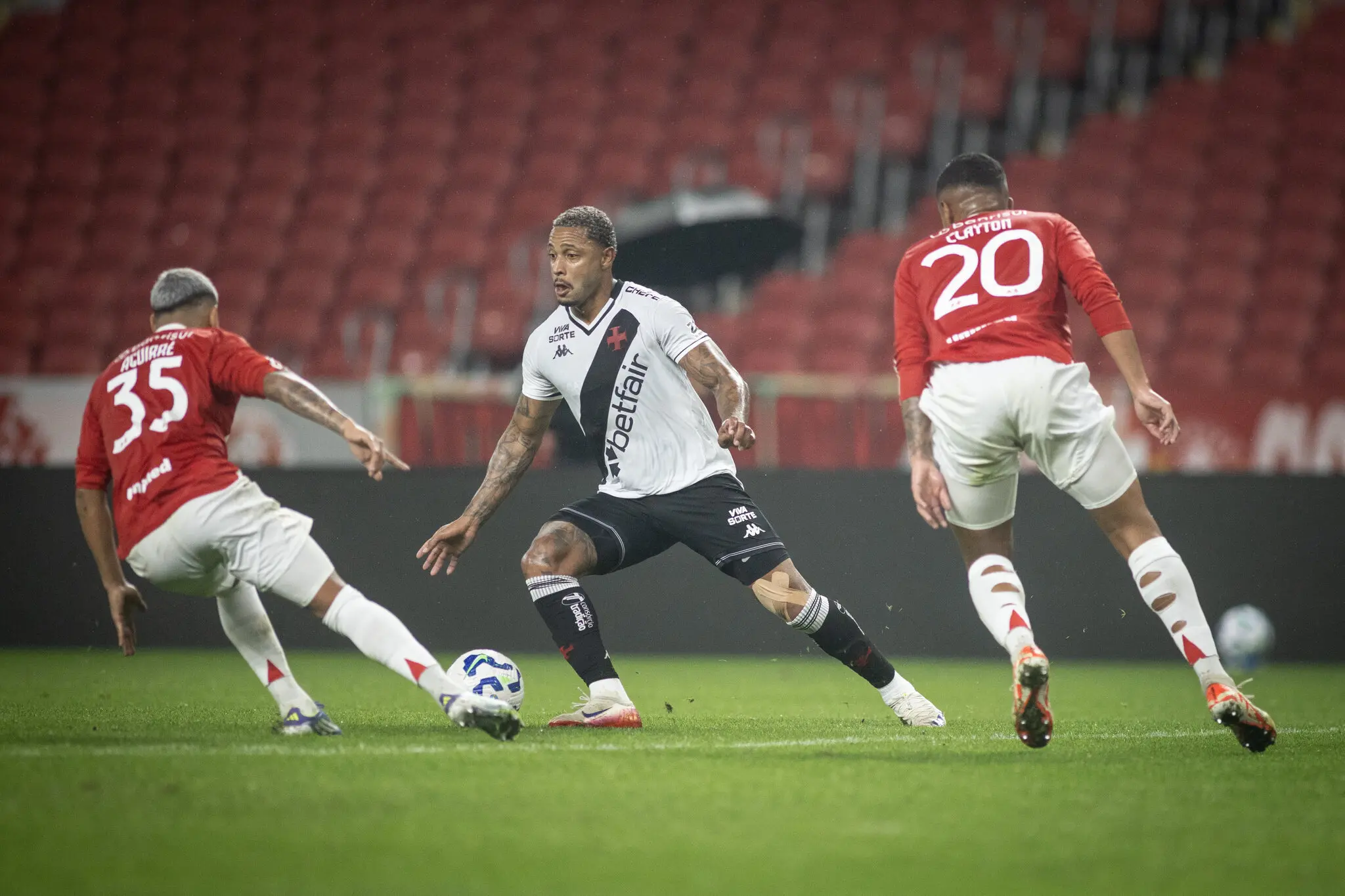Imagem da notícia Vasco x Internacional na Série A do Brasileirão: veja onde assistir, horário e escalações