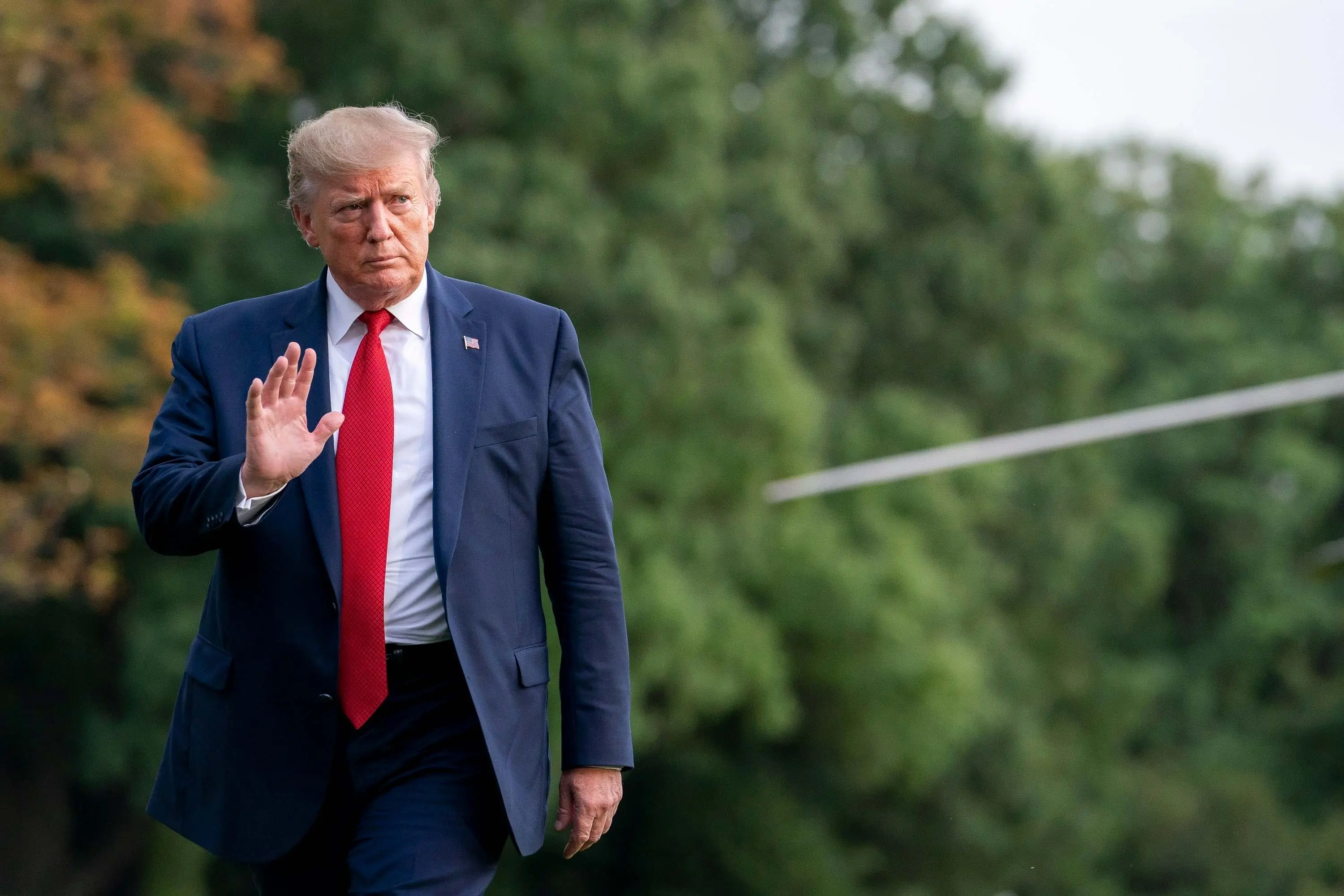Imagem de Donald Trump para matéria sobre pausa na imigração de pessoas do terceiro mundo.