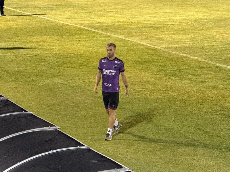 Imagem da notícia Pedro Henrique deve desfalcar o Ceará contra o Cruzeiro; Fernando Sobral retorna
