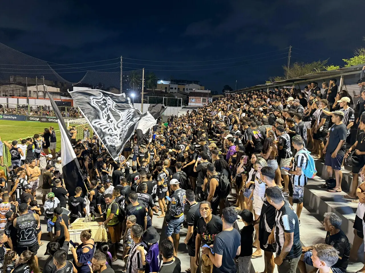 Imagem da notícia Ceará faz treino aberto com apoio da torcida antes de jogo decisivo contra o Cruzeiro
