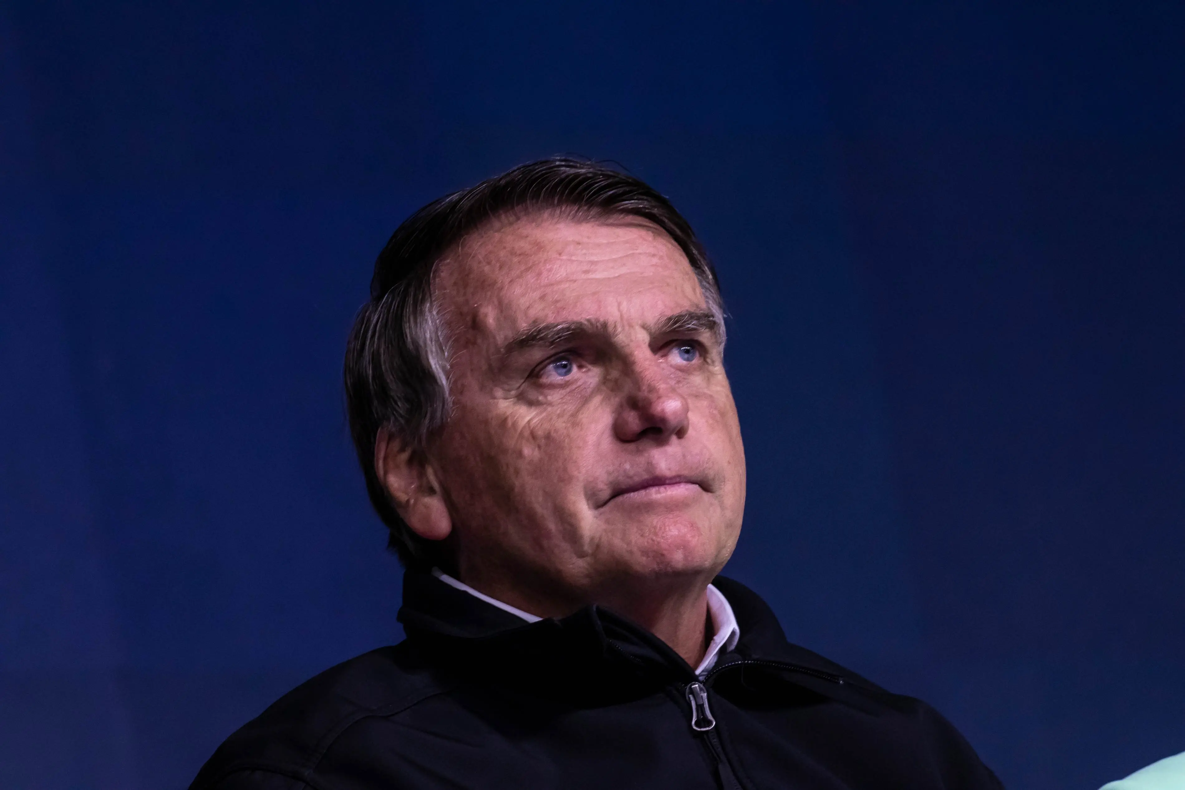 Imagem da notícia Defesa de Bolsonaro entra com embargos infringentes no STF e pede absolvição