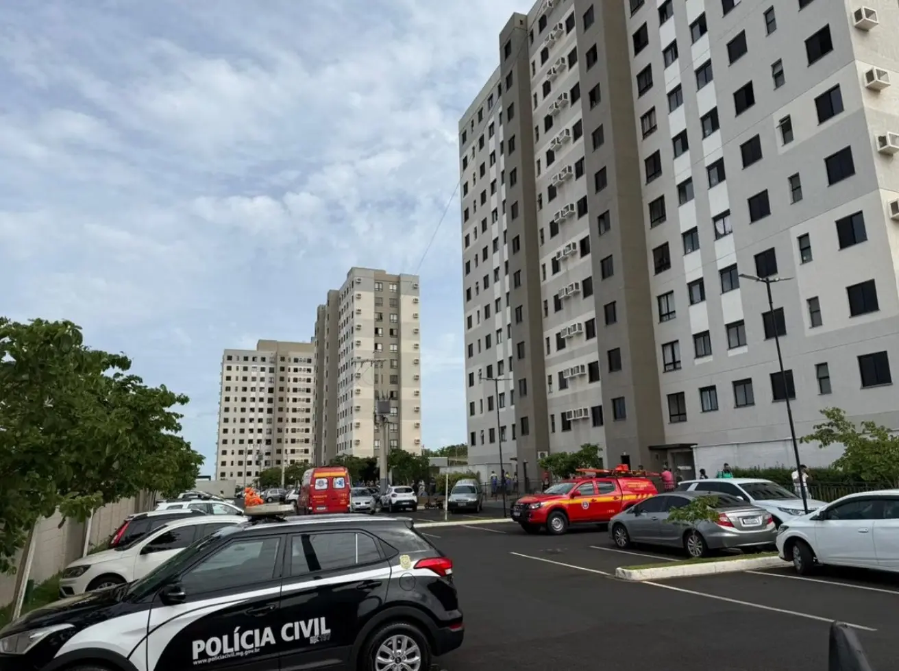 Imagem da notícia Menino que morreu após cair de prédio em MG estava sozinho em casa