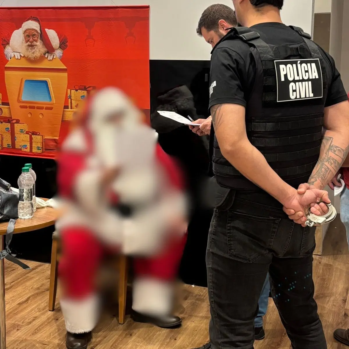 Imagem da notícia Papai Noel é preso em shopping por estupro de vulnerável em SC