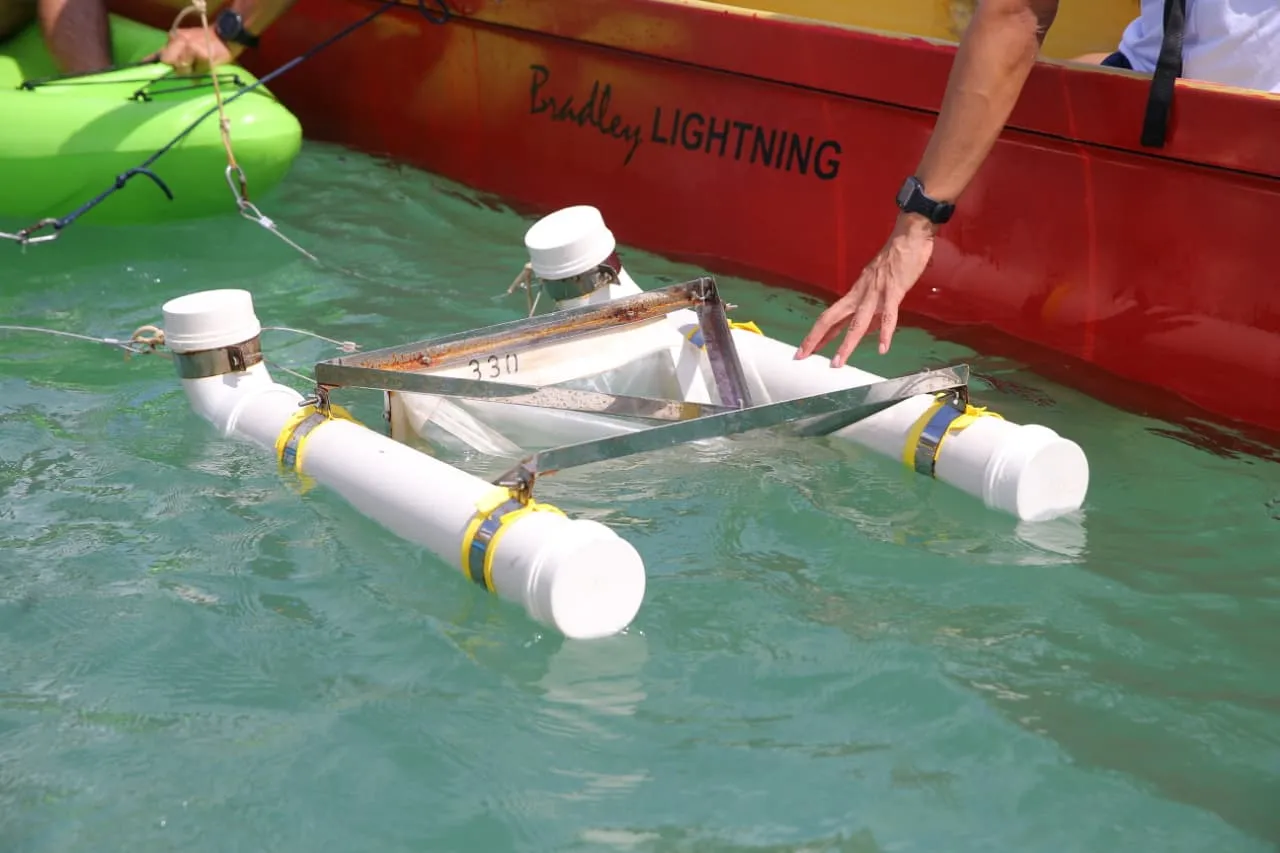 Equipamento produzido pelos pesquisadores para coletar microlplásticos no alto mar