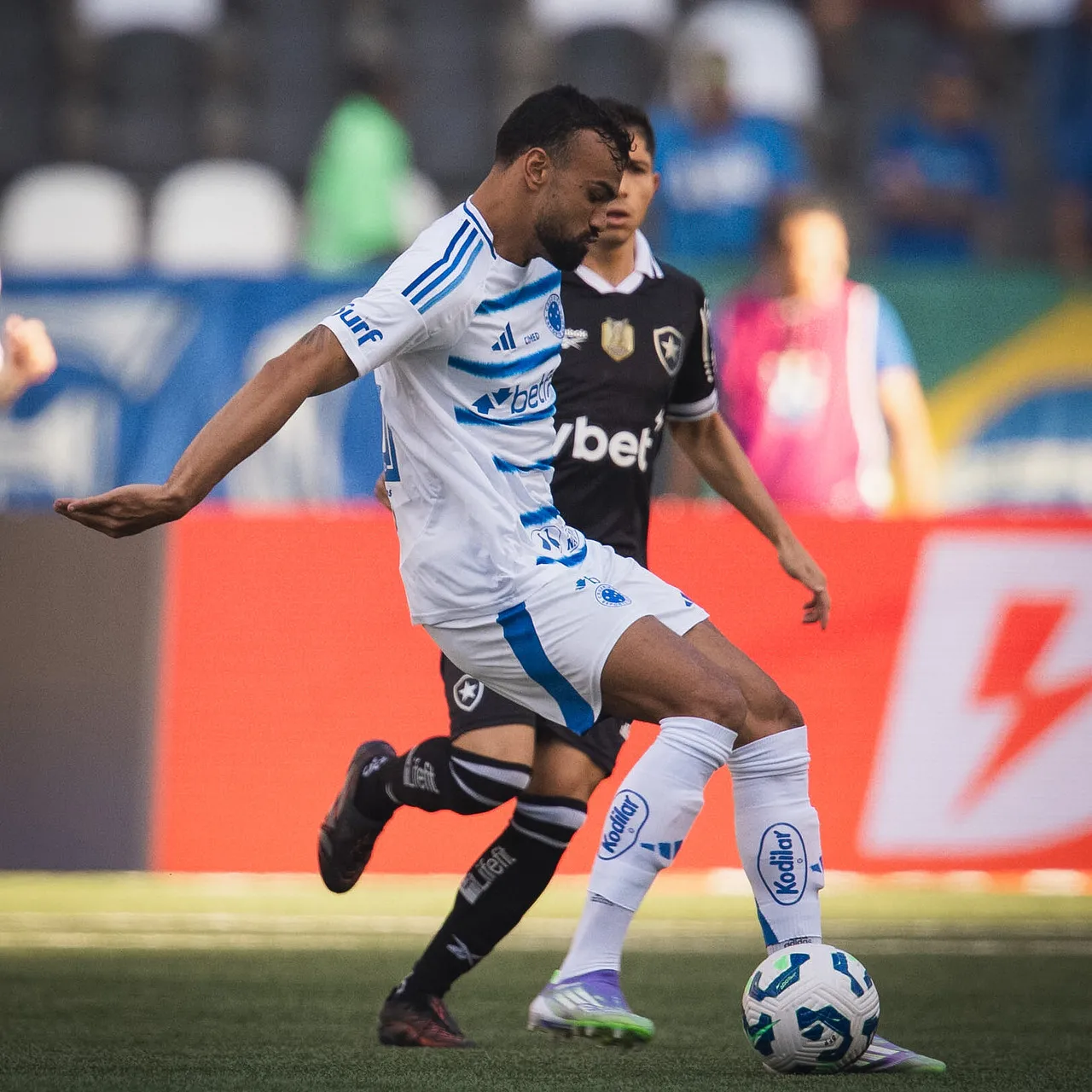O Cruzeiro recebe o Botafogo no Mineirão