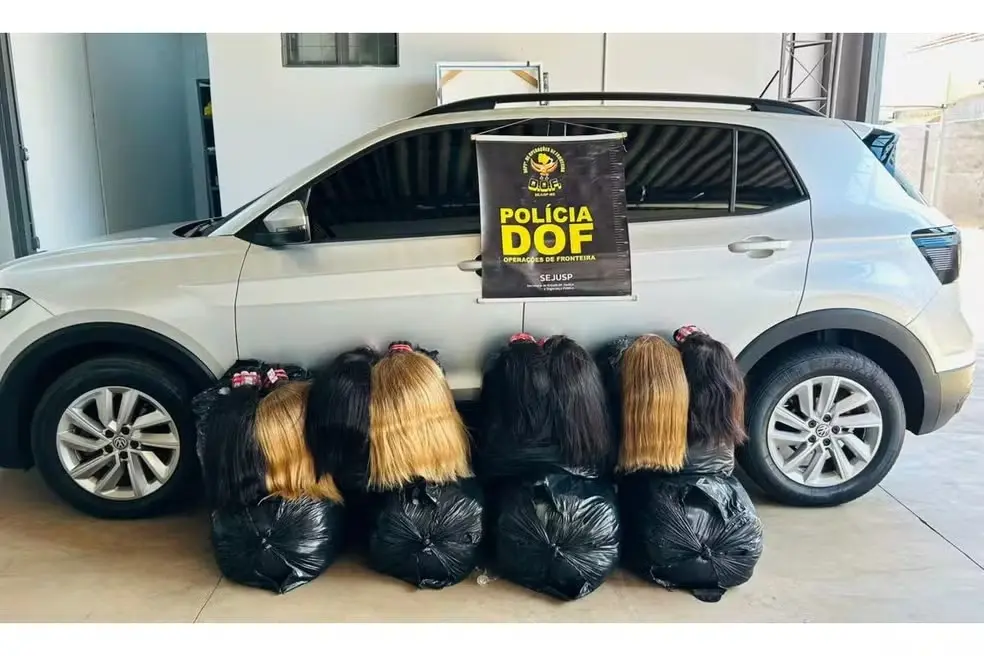 Imagem da notícia Ex-vereador é preso por transportar carga milionária de cabelo humano em MS