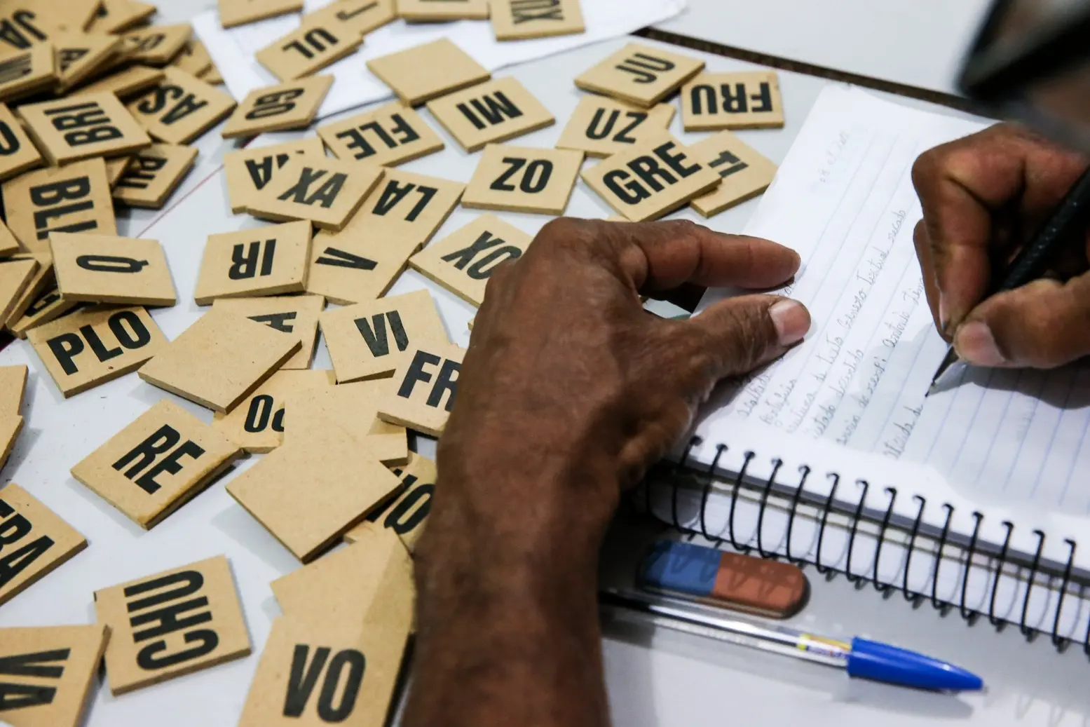 Imagem da notícia Nível de instrução no CE aumenta, mas analfabetismo ainda é um dos mais altos do Brasil