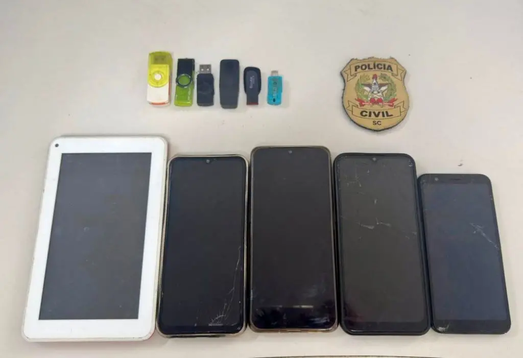 Imagem da notícia Polícia de SC cumpre mandado em Sobral contra suspeito de coagir criança a enviar pornografia