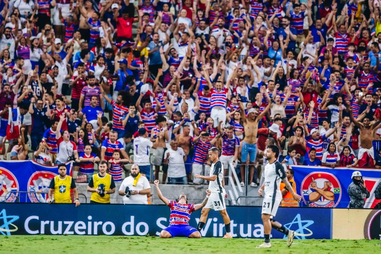 Mancuso, jogador do Fortaleza, comemora resultado positivo diante do Corinthians.