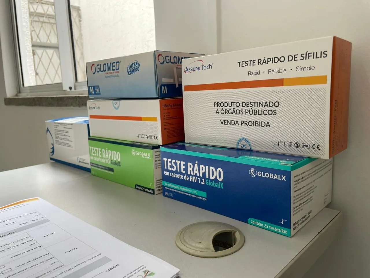 Testes rápidos para detecção do HIV são essenciais para rastreio das infecções.