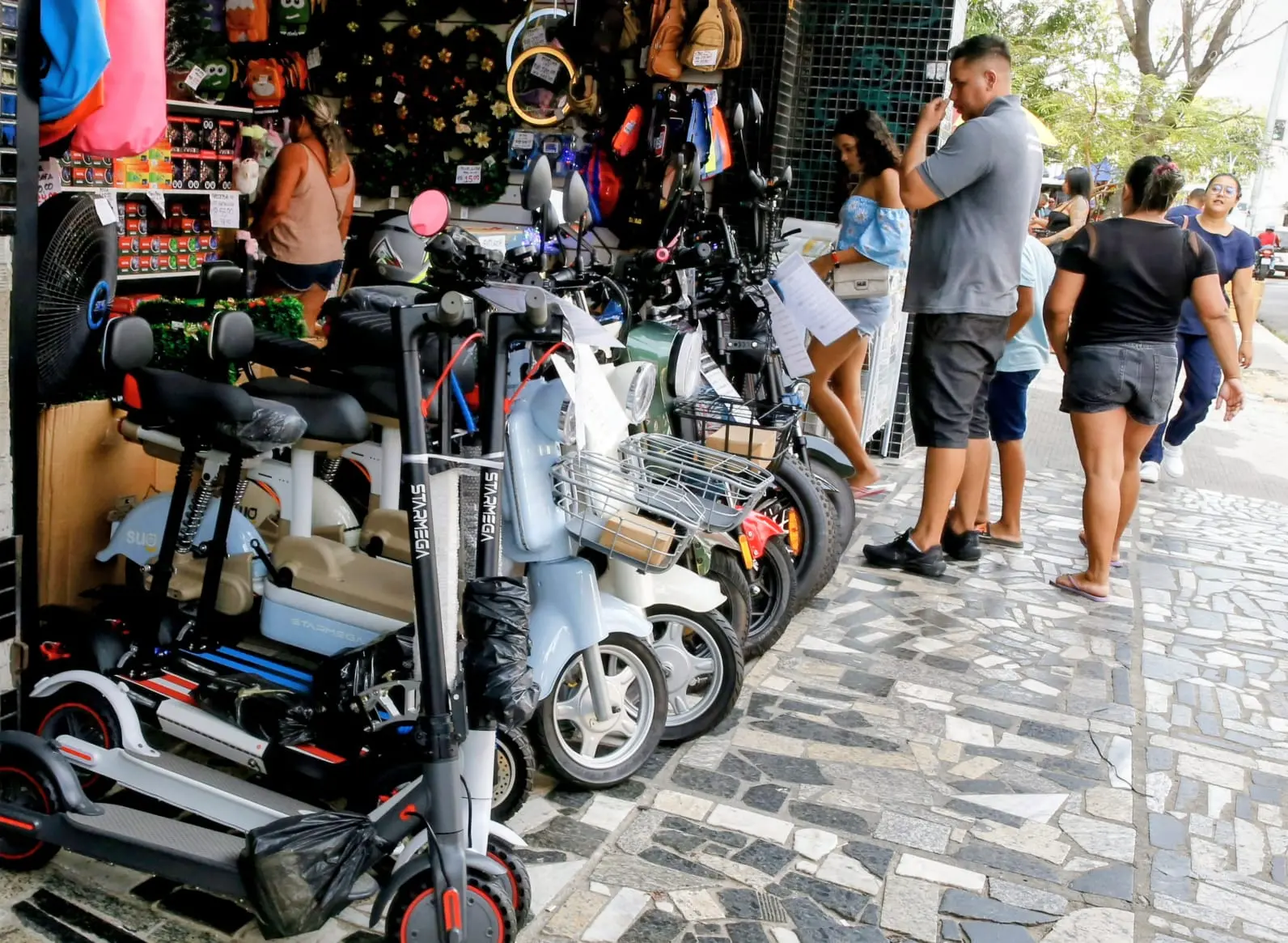 Imagem da notícia Quais as regras para ‘motinhas da Shopee’ que dominam lojas do Centro de Fortaleza