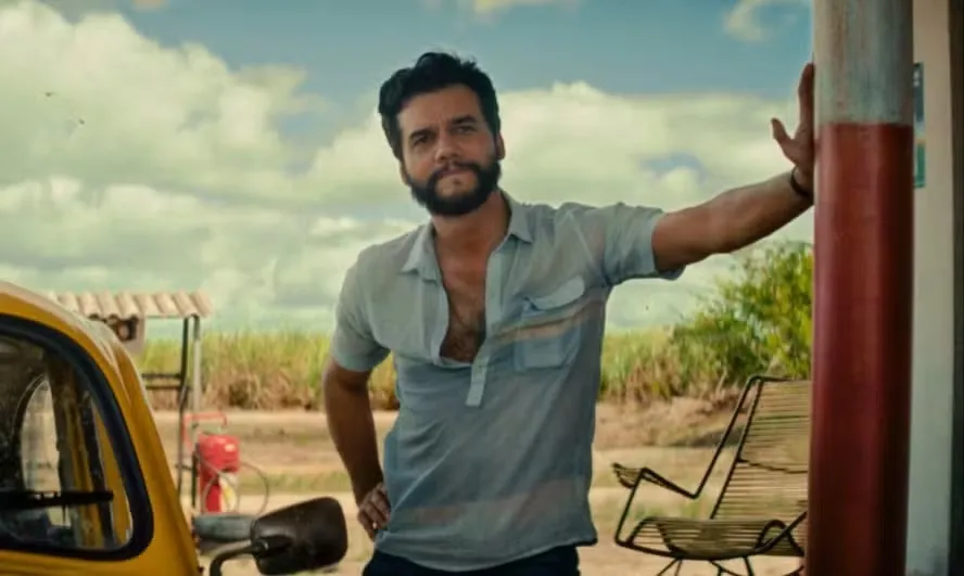 Wagner Moura interpreta Marcelo no filme O Agente Secreto. Tanto o longa quanto o ator foram indicados ao Critics’ Choice Awards 2026.
