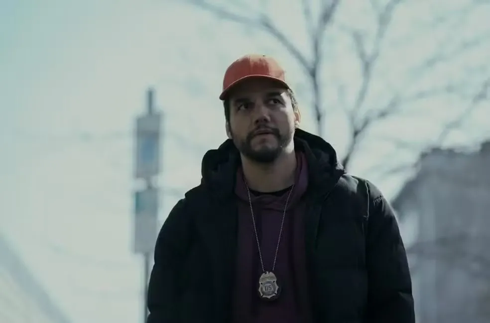 Wagner Moura em cena da série Ladrões de Drogas, indicado ao Critics’ Choice Awards na categoria de Melhor Ator Coadjuvante.