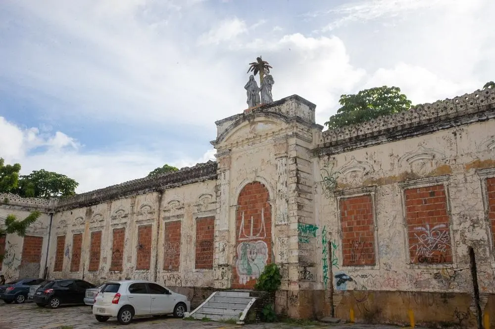 Imagem da notícia De quadrilhódromo a museu: o que a Prefeitura cogita fazer na antiga Escola Jesus Maria e José