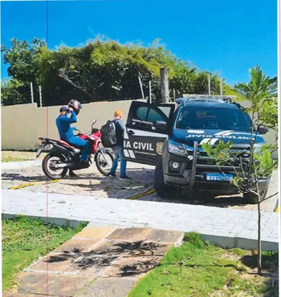 Imagem da notícia Policial civil invade casa de traficante no Porto das Dunas e atrapalha investigação da PF 