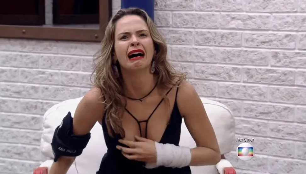 Ana Paula Renault foi expulsa por agressão.