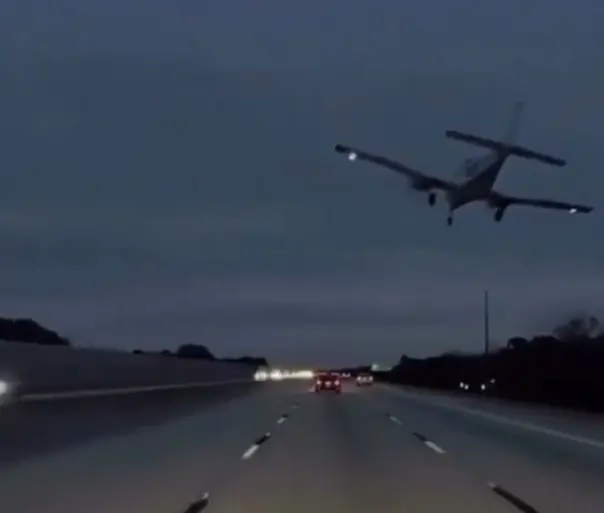 Imagem da notícia Avião aterrissa em carro ao tentar pouso de emergência nos EUA