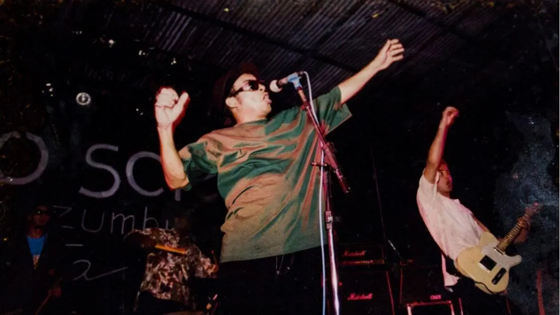 Chico Science em show com a NZ na barraca Biruta, em 1994. Banda sempre esteve ligada à cena musical de Fortaleza.