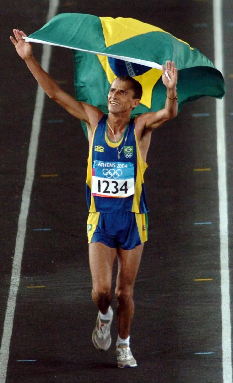 Imagem da notícia Comitê Olímpico Brasileiro cria medalha em homenagem a Vanderlei Cordeiro de Lima