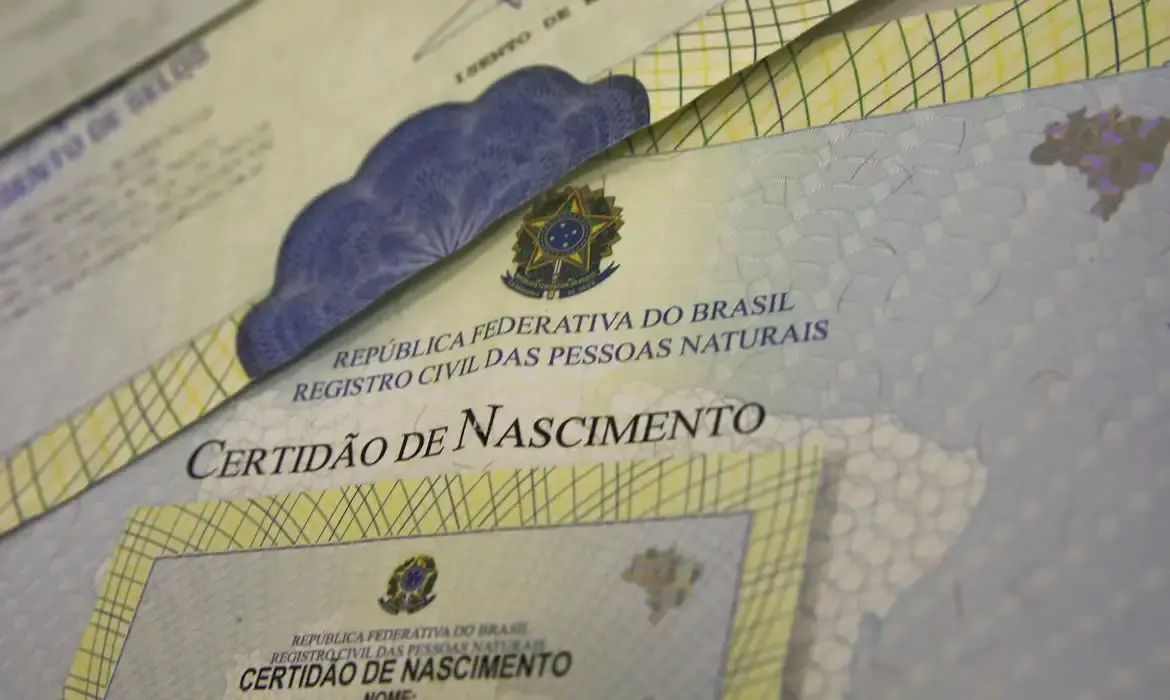 Imagem da notícia Número de nascimentos no Brasil cai 5,8% em 2024, diz IBGE