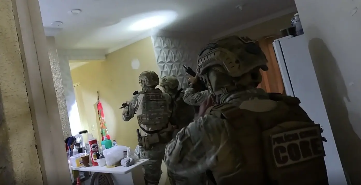Imagem da notícia Polícia cumpre 127 mandados contra facção carioca que atua no Ceará