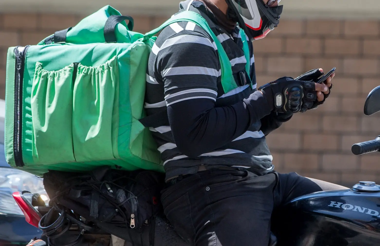 Imagem da notícia ‘Paradinha’: Fortaleza deve receber pelo menos 7 pontos de descanso para motociclistas de app