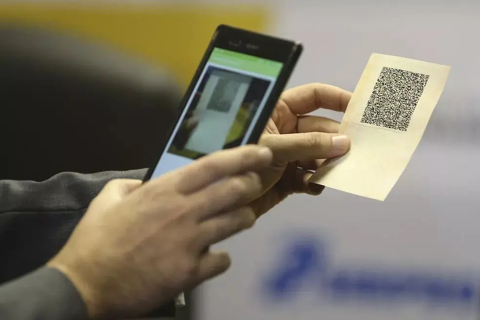 Imagem da notícia CNH digital substitui a de papel? Versão física é paga? Entenda mudanças